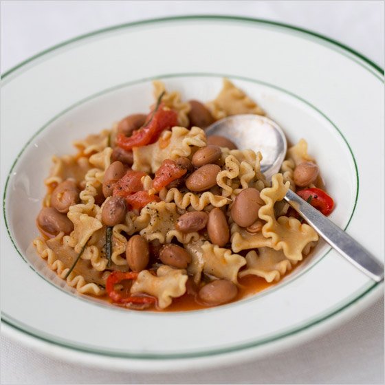 Pasta e fagioli: wholegrain pasta with borlotti beans