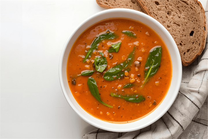 Red lentil soup with spinach and wholegrain bread