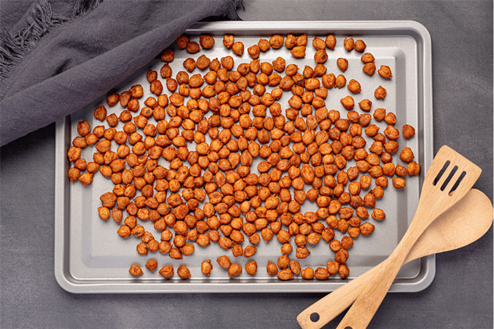 Homemade roasted chickpeas