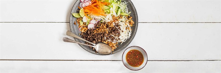 Crispy chilli beef with rice noodles