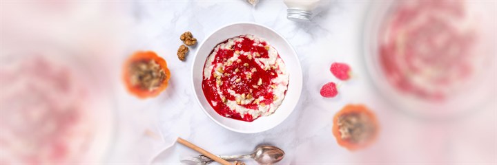 Oat and quinoa porridge with raspberry compote