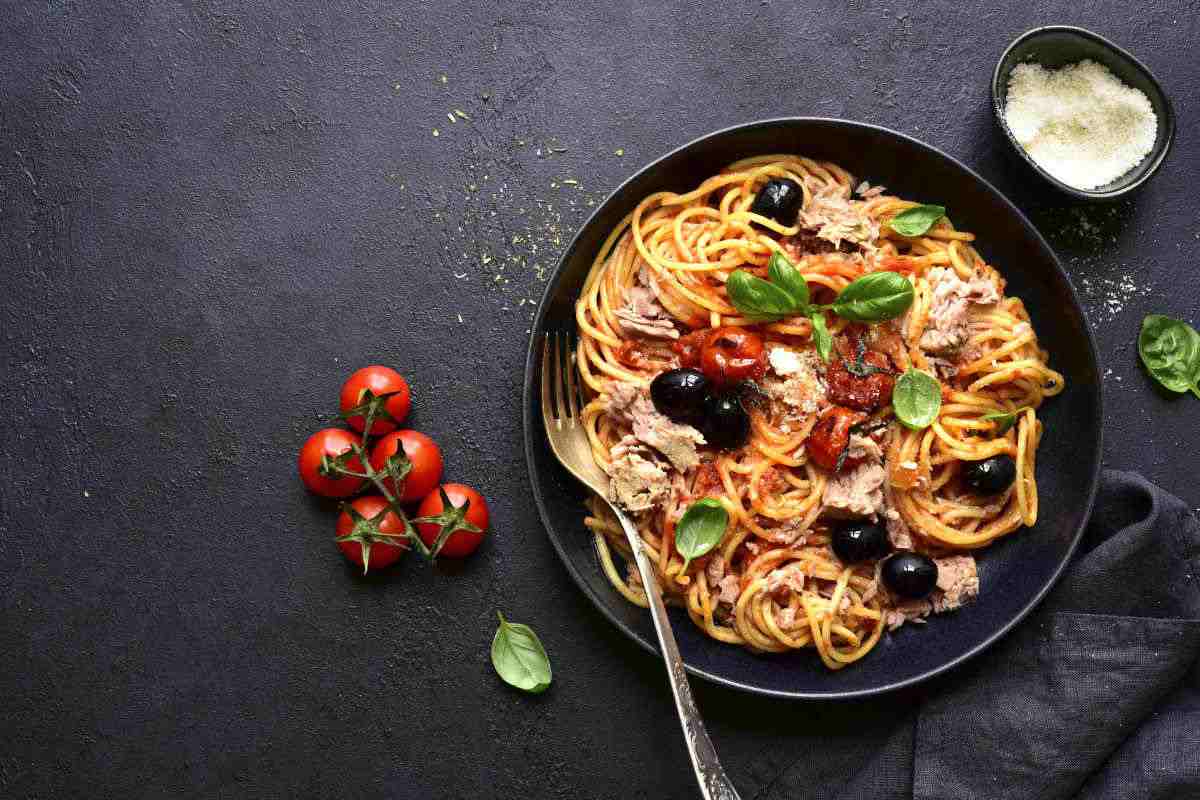 Pilchard and black olive spaghetti